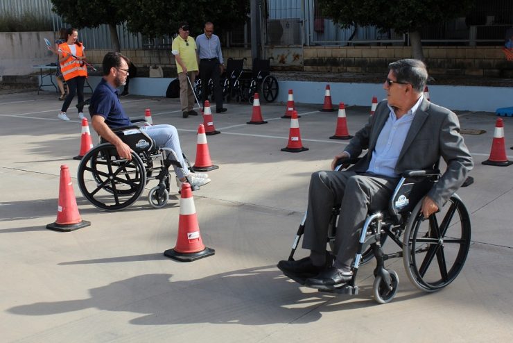 Conductas más seguras al volante para reducir la accidentalidad laboral vial